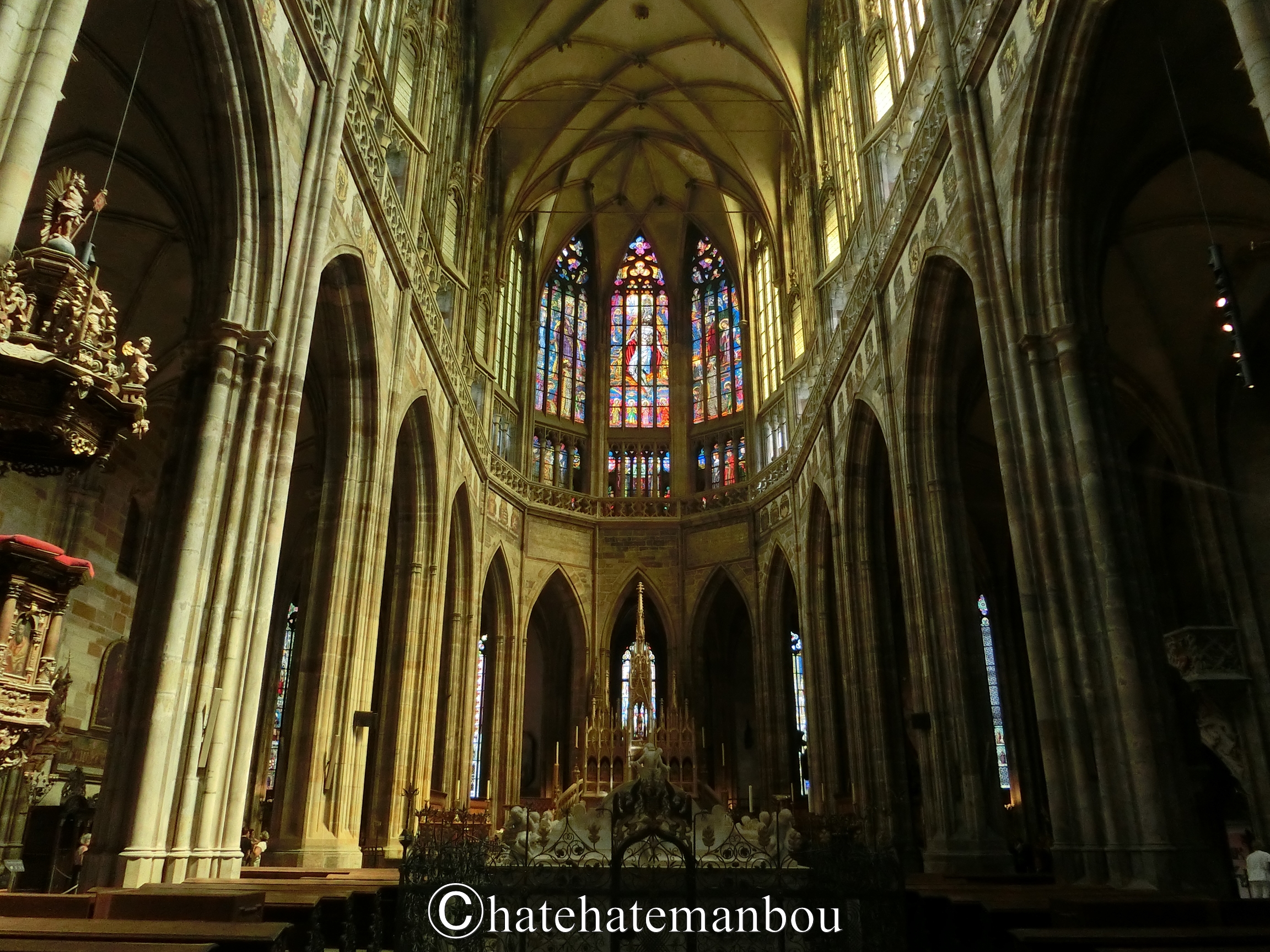 大聖堂 教会と何が違う ヨーロッパのゴシック建築を旅して はてはてマンボウの 教養回遊記